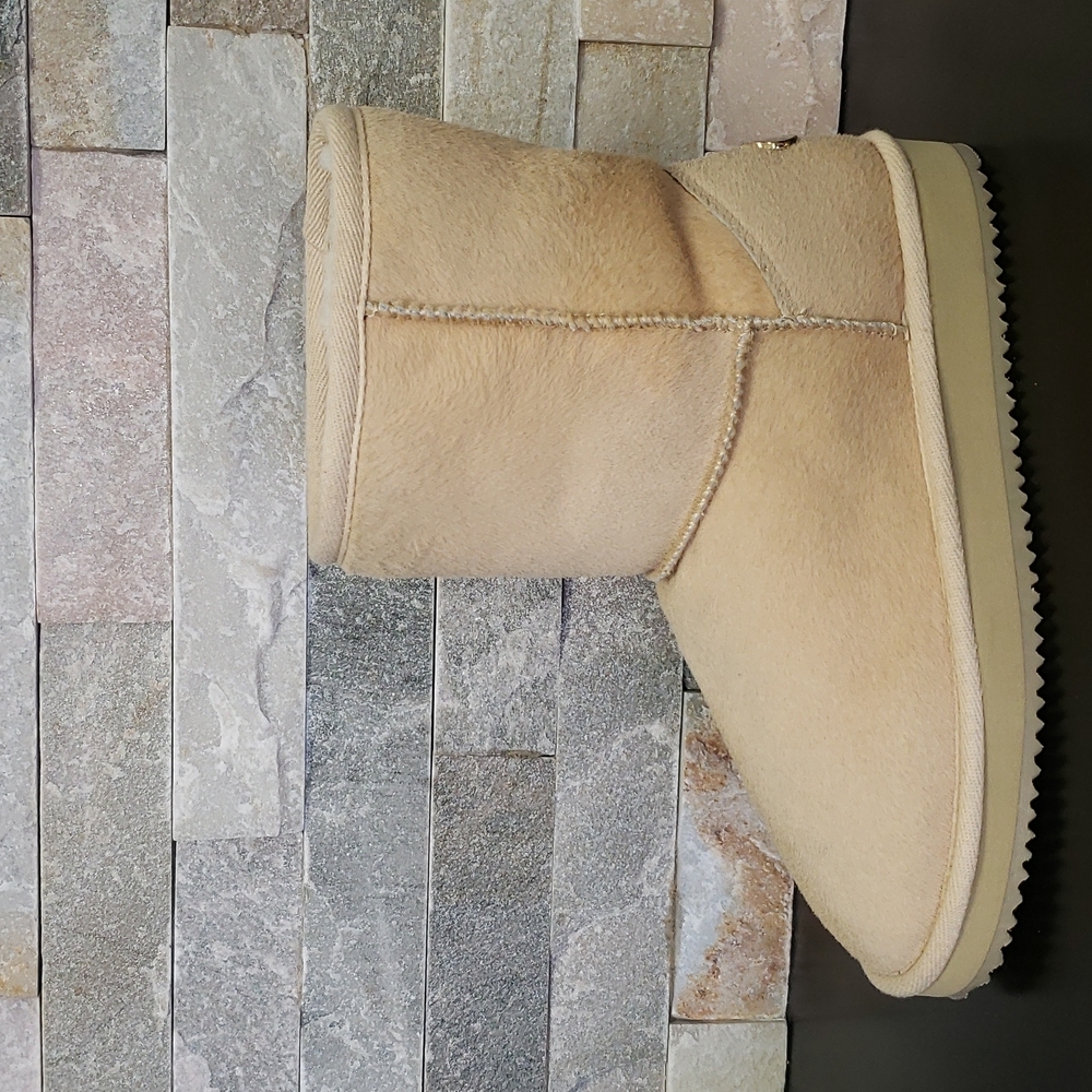 MoovCulture London Short Boot